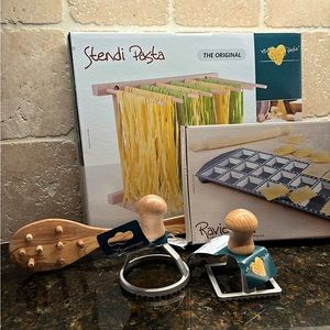 NWT Sur La Table Pasta making set